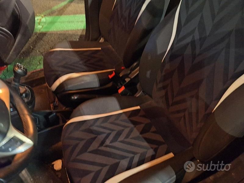 Usata Lancia Ypsilon 95 CV (69 kW) 2016 Rosso Utilitaria