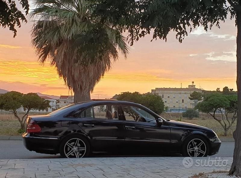 Nero Usata 2004 Mercedes E270 Avantgarde Berlina | 3000 € (Super prezzo) - Immagine 1/4