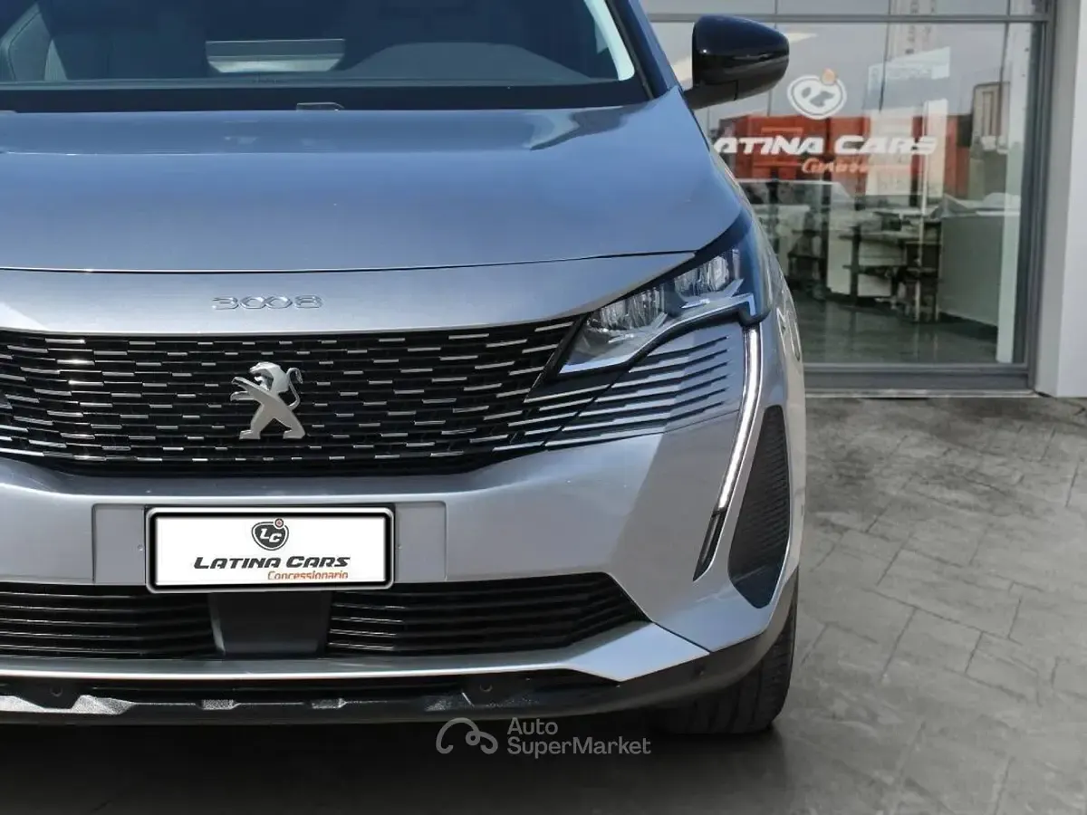 Begagnad Peugeot 3008 Allure 131 HK (96 kW) 2022 Grå SUV