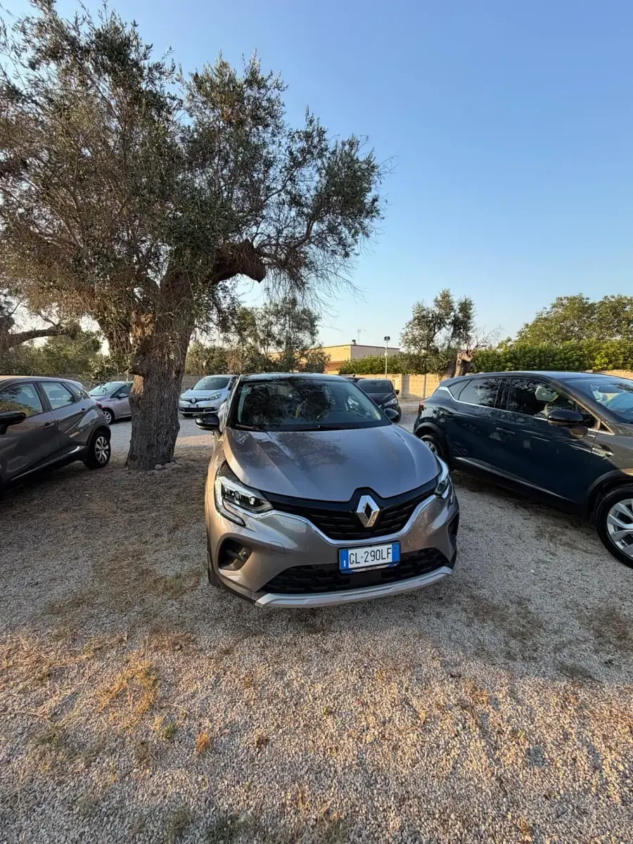 Usata Renault Captur Rive Gauche 140 CV (102 kW) 2022 Grigio SUV