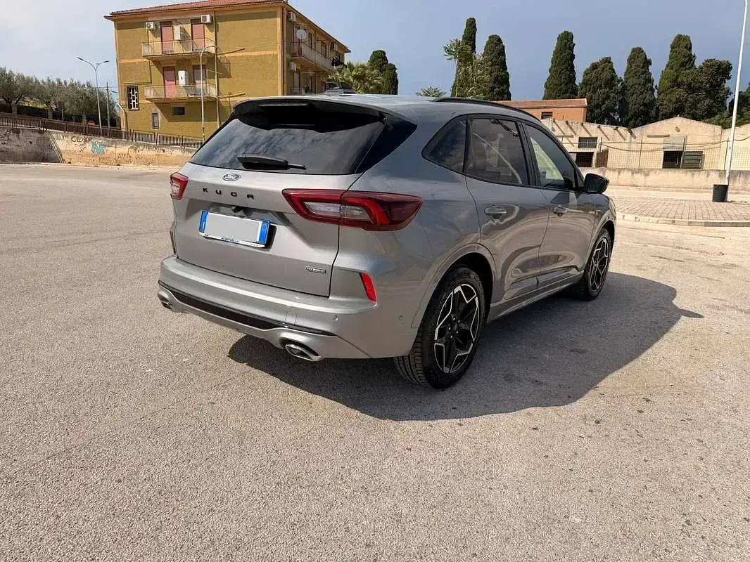 Usata Ford Kuga ST-Line X 152 CV (111 kW) 2024 Argento SUV