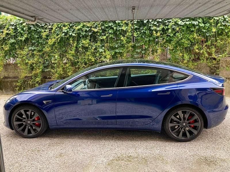Usata Tesla Model 3 Performance 155 kW (211 CV) 2019 Blu/azzurro Berlina