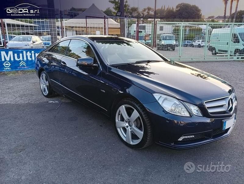 Usata Mercedes E350 231 CV (169 kW) 2011 Blu Coupé