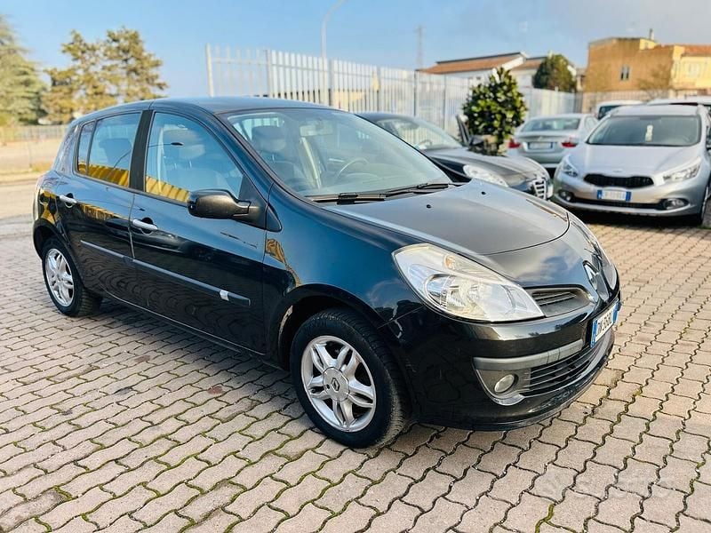 Usata Renault Clio II LE 75 CV (55 kW) 2008 Nero Berlina
