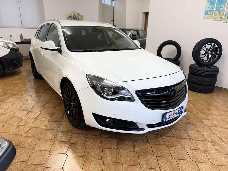 Usata Opel Insignia Cosmo 163 CV (119 kW) 2014 Bianco Station wagon