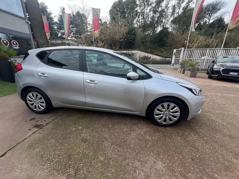 Usata Kia Ceed 99 CV (72 kW) 2014 Argento Utilitaria