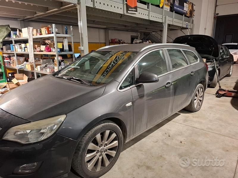 Usata Opel Astra 2010 Grigio Station wagon