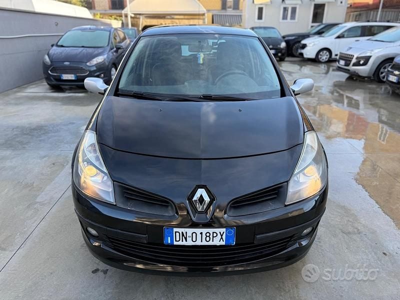 Nero Usata 2008 Renault Clio II Dynamique Berlina | 3499 € (Buon prezzo) - Immagine 1/4