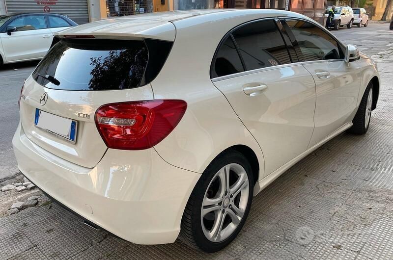 Usata Mercedes A180 109 CV (80 kW) 2015 Bianco Utilitaria