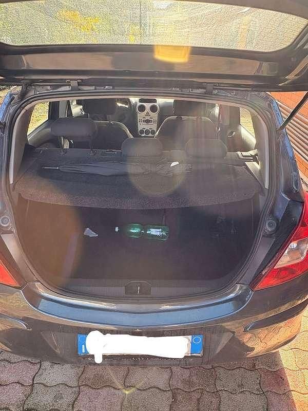Usata 2008 Opel Corsa Enjoy Tre volumi | 3000 € (Buon prezzo) - Immagine 1/4