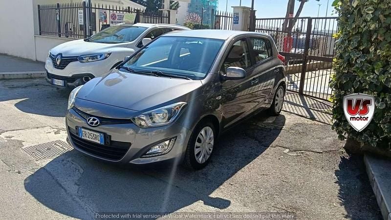 Usata Hyundai i20 Edition 84 CV (61 kW) 2013 Grigio Utilitaria