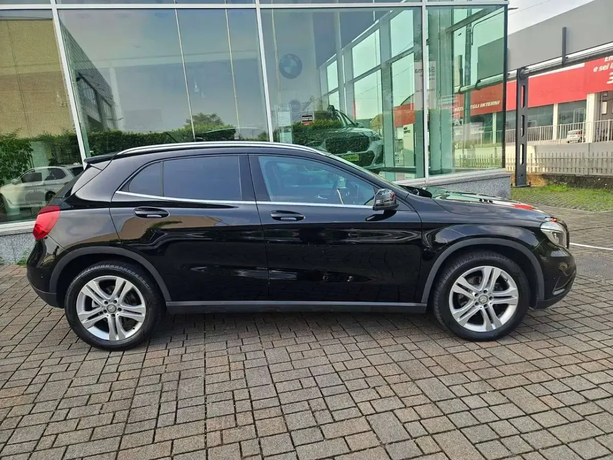 Usata Mercedes GLA200 136 CV (100 kW) 2016 Nero SUV