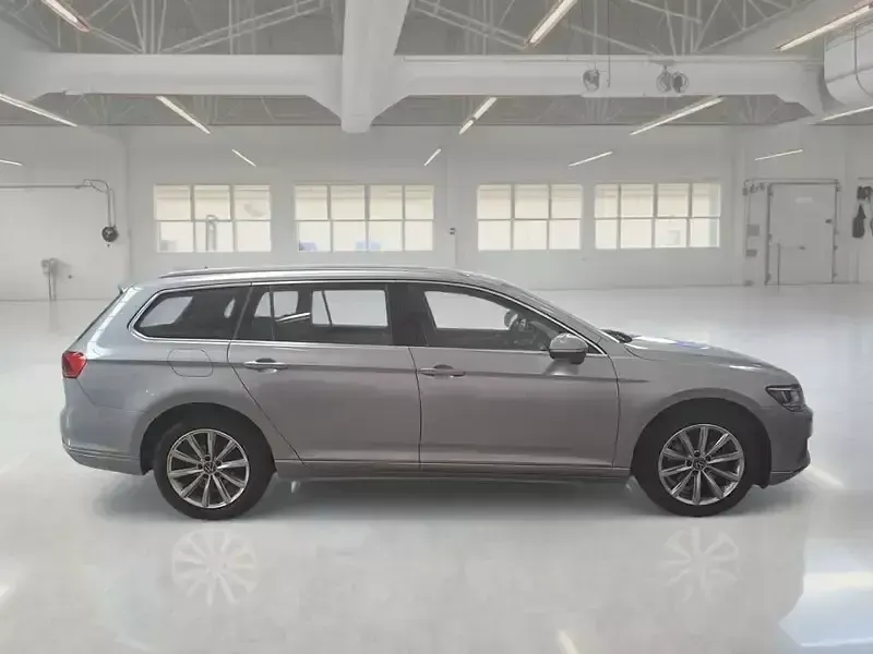 Usata VW Passat Business 122 CV (89 kW) 2023 Grigio Station wagon
