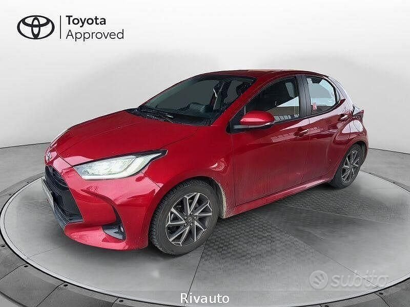 Usata Toyota Yaris Hybrid Trend 116 CV (85 kW) 2022 Rosso Utilitaria