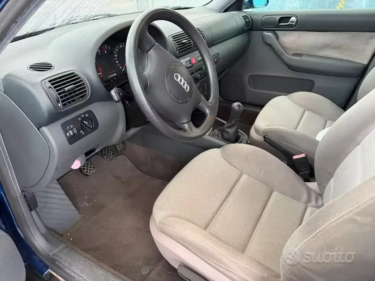 Usata Audi A3 125 CV (91 kW) 1999 Bluazzurro Utilitaria
