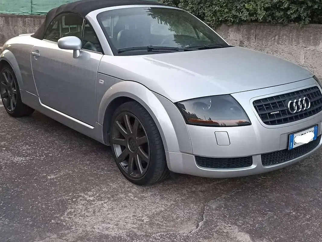 Usata Audi TT Roadster Ambiente 224 CV (164 kW) 2003 Argento Cabrio
