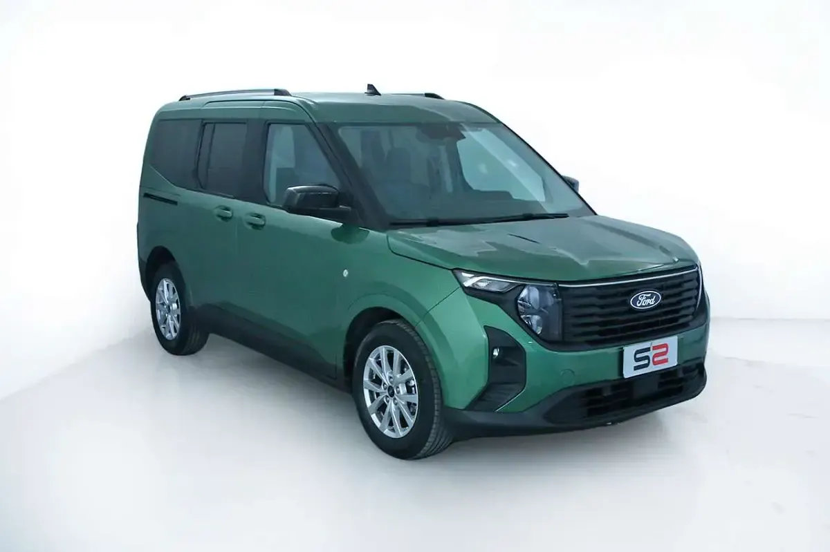 Usata Ford Tourneo Courier Titanium 125 CV (91 kW) 2025 Verde Monovolume