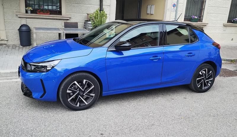 Usata Opel Corsa 100 CV (73 kW) 2024 Blu Utilitaria