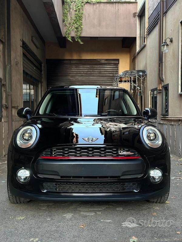 Usata Mini Cooper 75 CV (55 kW) 2019 Nero Utilitaria
