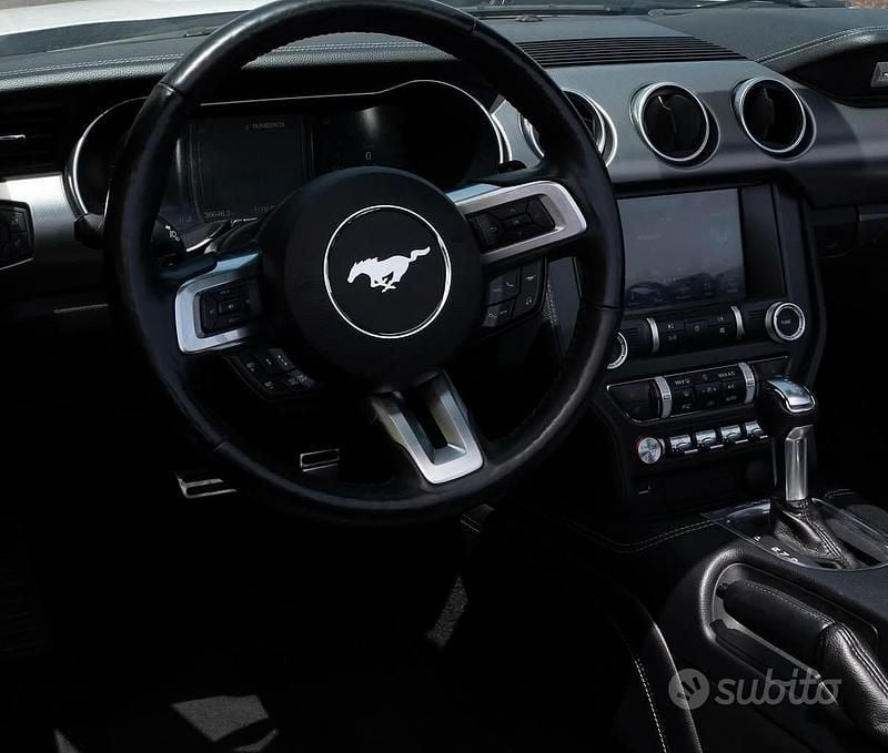 Usata Ford Mustang Convertible 310 CV (228 kW) 2021 Bianco Cabrio