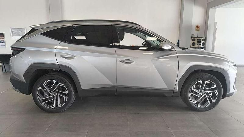 Nuova Hyundai Tucson 253 CV (186 kW) 2025 Cypress green SUV