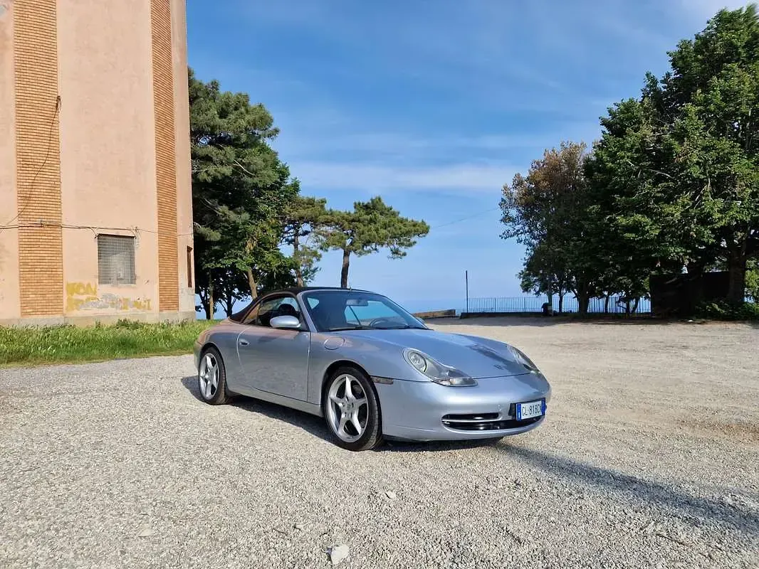 Usata Porsche 911 Carrera Cabriolet 300 CV (220 kW) 1999 Argento Cabrio