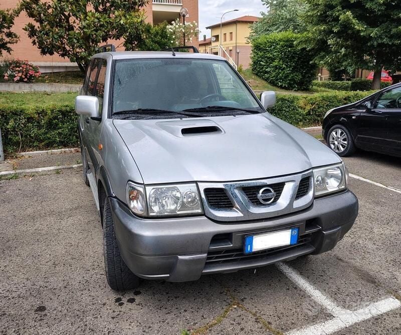 Usata Nissan Terrano 101 CV (74 kW) 2002 Grigio SUV