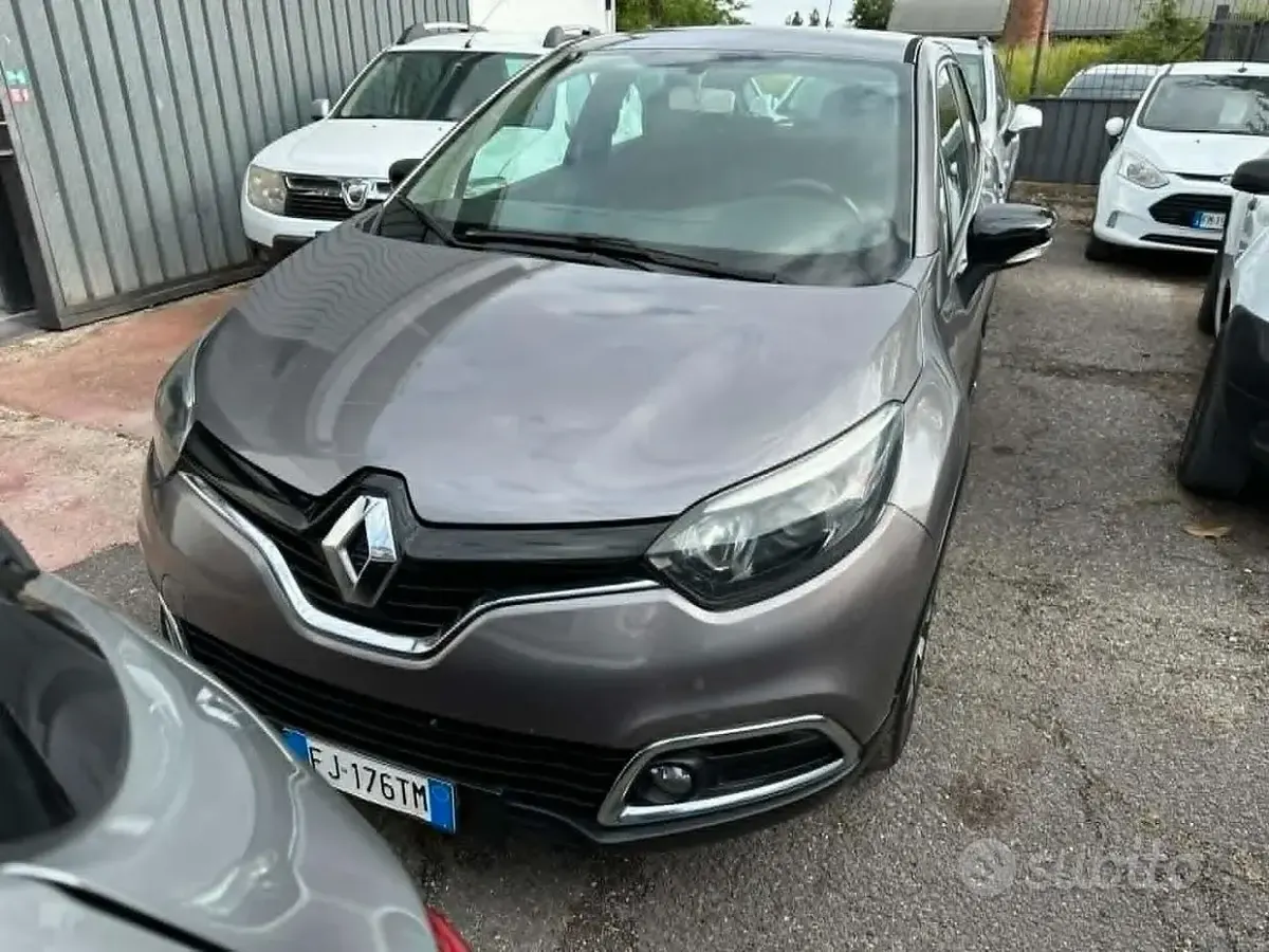 Käytetty Renault Captur Intens 90 HP (66 kW) 2017 Harmaa Katumaasturi