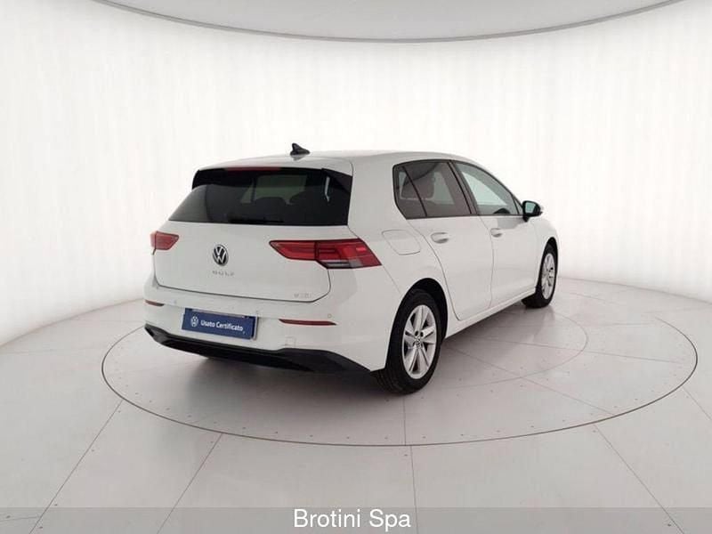 Usata VW Golf VIII Life 150 CV (110 kW) 2020 Bianco pastello Berlina