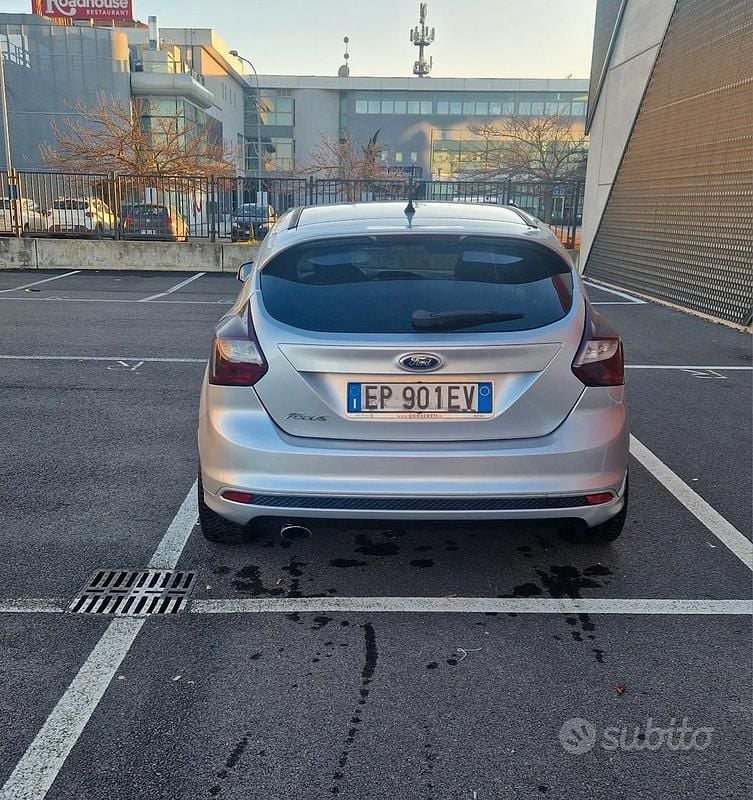 Usata Ford Focus Titanium 95 CV (69 kW) 2012 Grigio Berlina