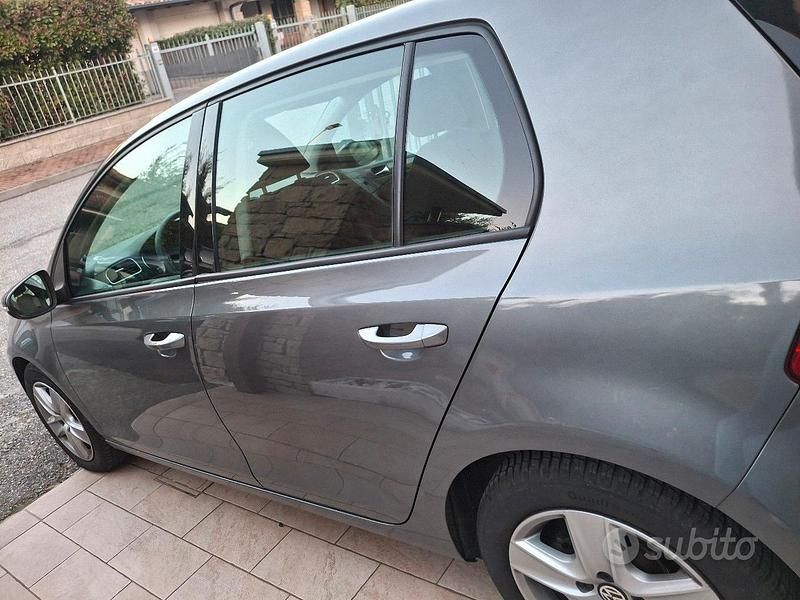 Usata VW Golf VI 105 CV (77 kW) 2011 Grigio Utilitaria