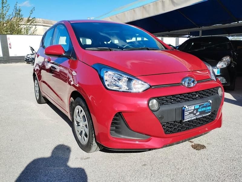 Usata Hyundai i10 Style 66 CV (48 kW) 2018 Rosso Utilitaria