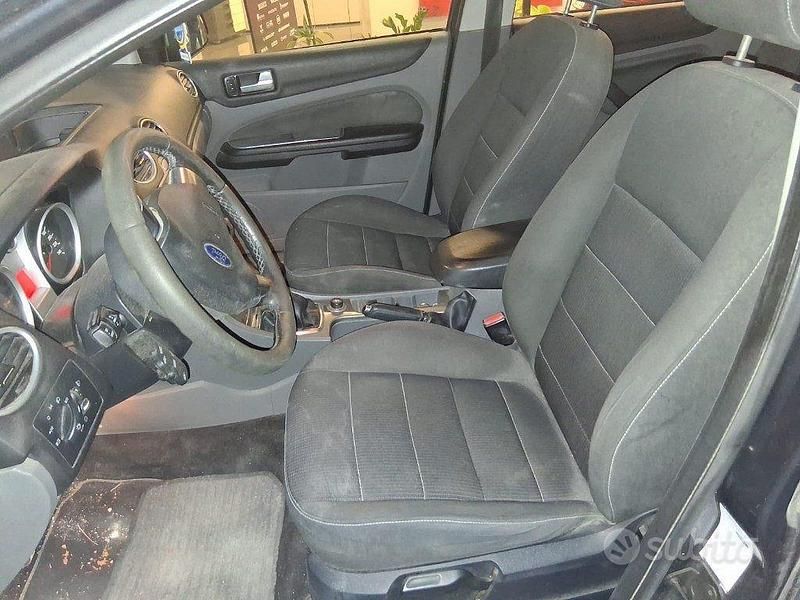 Usata Ford Focus Titanium 145 CV (106 kW) 2008 Grigio Station wagon