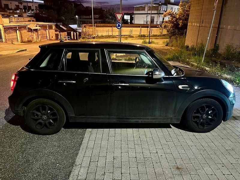 Usata Mini ONE 102 CV (75 kW) 2017 Nero Utilitaria