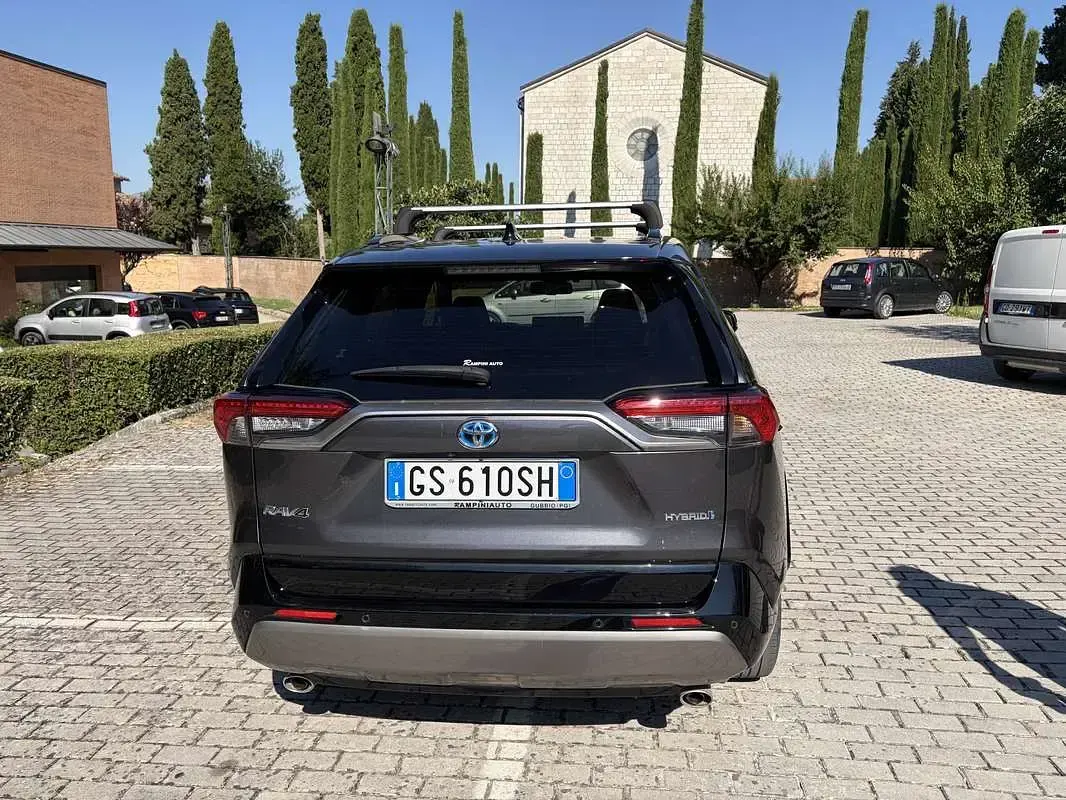 Usata Toyota RAV4 Hybrid Style 178 CV (130 kW) 2024 Grigio SUV