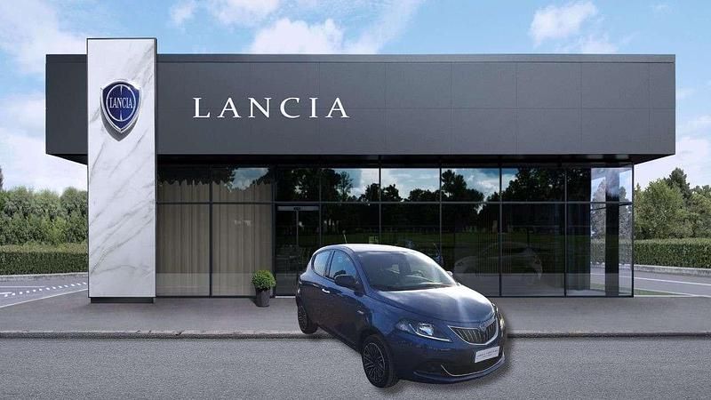 Usata Lancia Ypsilon Silver 69 CV (50 kW) 2022 Blu Utilitaria
