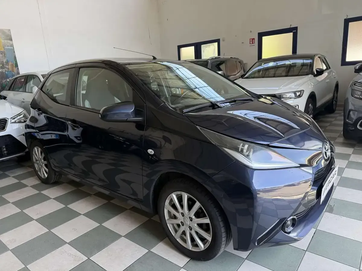 Usata Toyota Aygo X-wave 69 CV (50 kW) 2015 Grigio Utilitaria