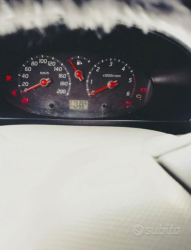 Usata Nissan Micra 82 CV (60 kW) 2005 Grigio Berlina