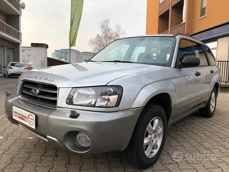 Usata Subaru Forester 125 CV (91 kW) 2002 Grigio SUV