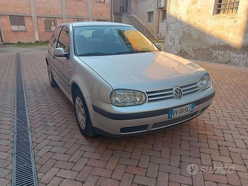 Usata VW Golf IV 75 CV (55 kW) 2001 Grigio Berlina