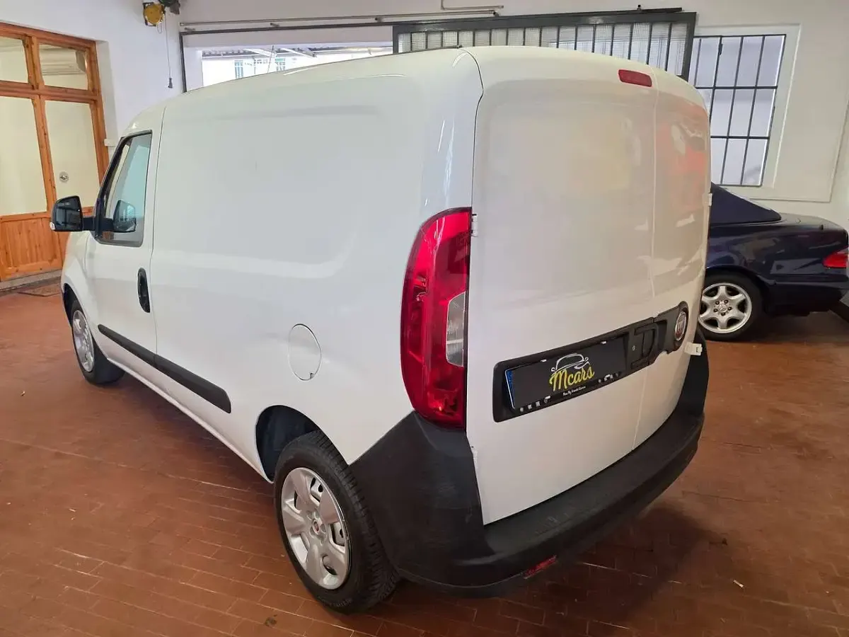 Usata Fiat Doblò 95 CV (69 kW) 2010 Bianco Monovolume