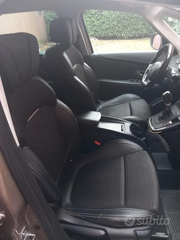 Usata Renault Scénic IV 100 CV (73 kW) 2018 Monovolume