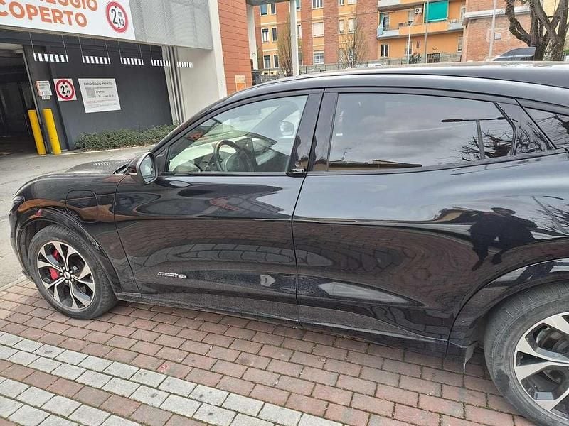 Usata Ford Mustang Mach-E 275 kW (375 CV) 2021 Nero SUV
