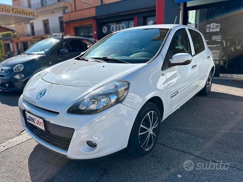 Usata Renault Clio II Dynamique 75 CV (55 kW) 2011 Bianco Berlina