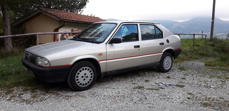 Usata Alfa Romeo 33 86 CV (63 kW) 1988 Grigio Berlina