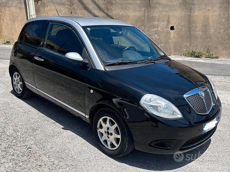 Nero Usata 2009 Lancia Ypsilon Due volumi | 3800 € (Ottimo prezzo) - Immagine 1/4