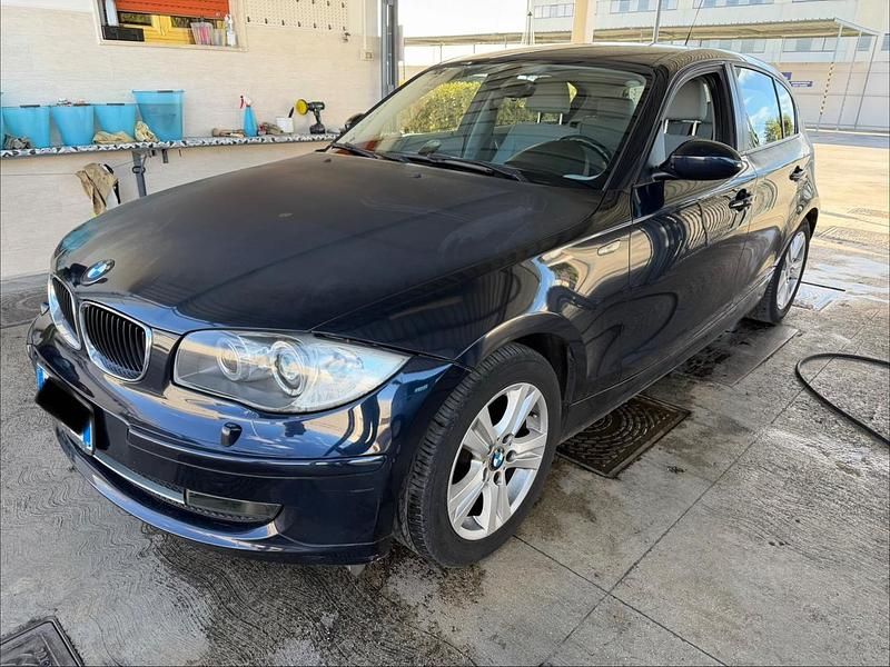 Usata BMW 118 142 CV (104 kW) 2008 Blu Utilitaria