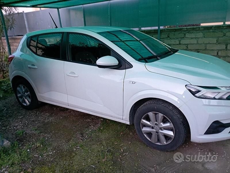 Usado Dacia Sandero Expression 101 CV (74 kW) 2023 Blanco Utilitario