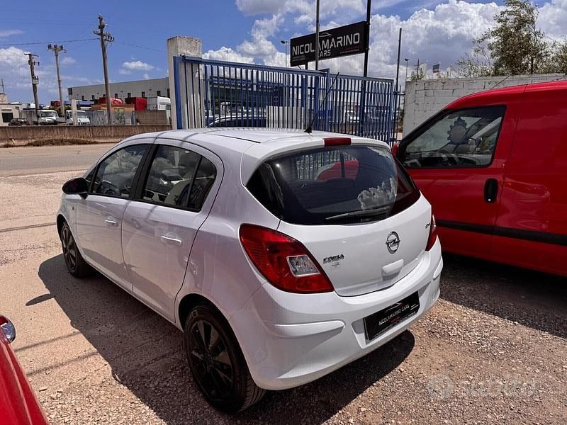 Usata Opel Corsa 75 CV (55 kW) 2012 Bianco Berlina