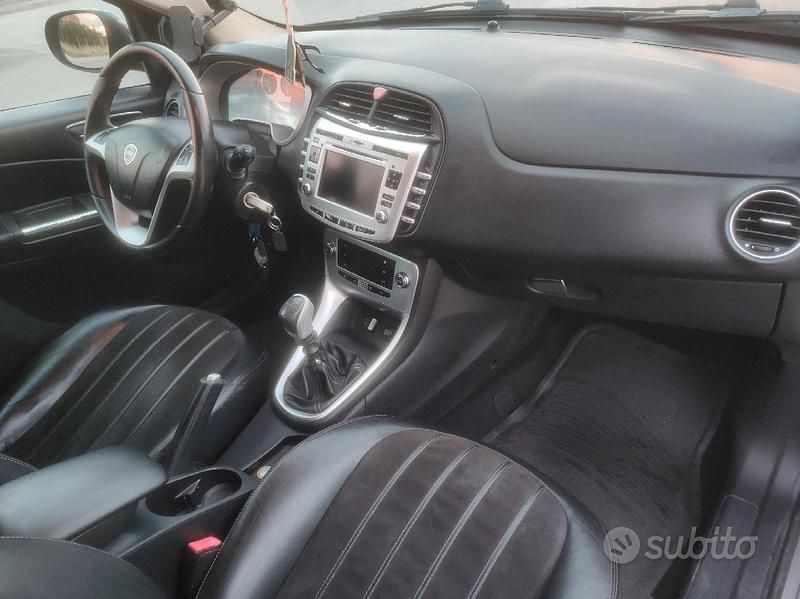 Usata Lancia Delta Silver 120 CV (88 kW) 2011 Grigio Utilitaria